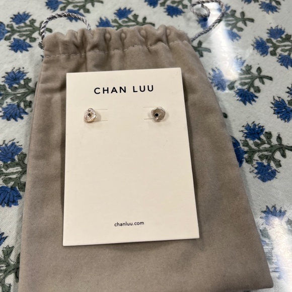 NWT Chan Luu Pearl Stud Earrings - Picture 11 of 13